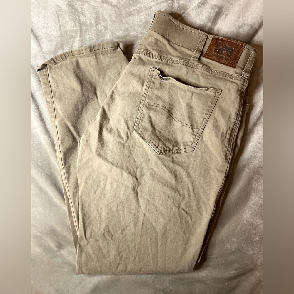 LEE: Extreme Motion Straight Fit Tapered Leg Jean
